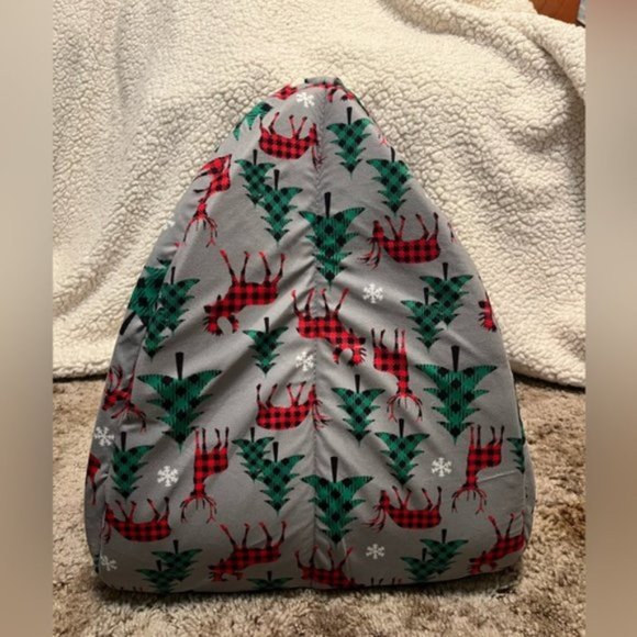 CUTE portable cat, dog sleeping winter themed bed tent. NWOT 16” tall - Picture 8 of 9